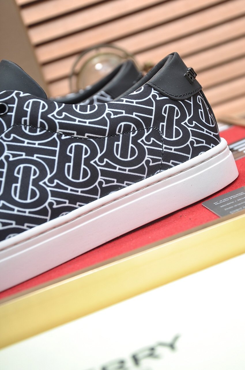 Burberry Black Pattern Low-Top Sneakers