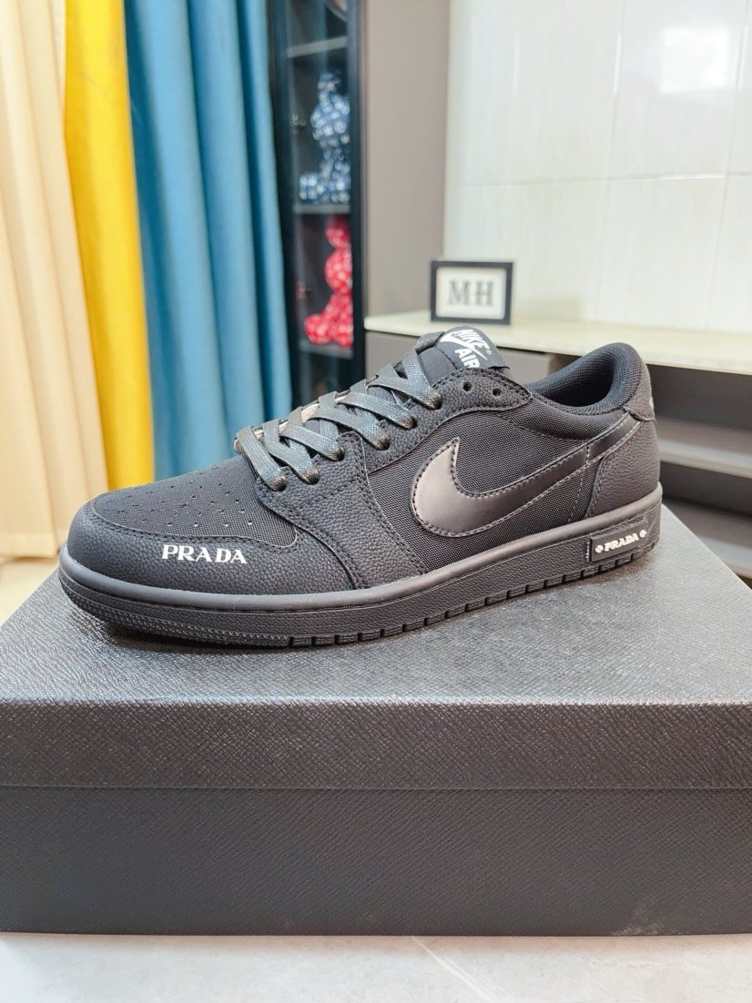 Nike Black and Dark Gray Low-Top Sneakers